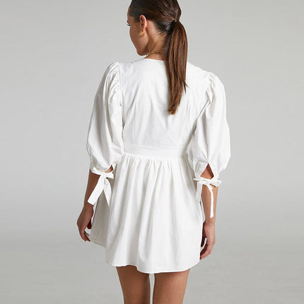 Wholesale Women's Summer Buttoned V-Neck Front Shoulder Puff Sleeve Waist White Dress
