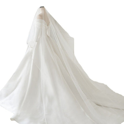 Bride's Long Wedding Tailing Wedding Veil