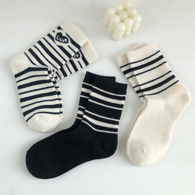Wholesale Women's Winter Warm Rhombus Love Embroidery Mid-calf Wool Striped Socks 