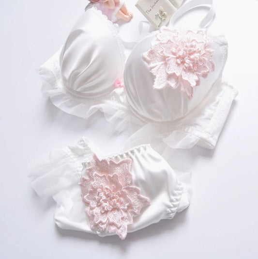Wholesale Girls Sweet Flowers Embroidery Thin Cups Bra Sets