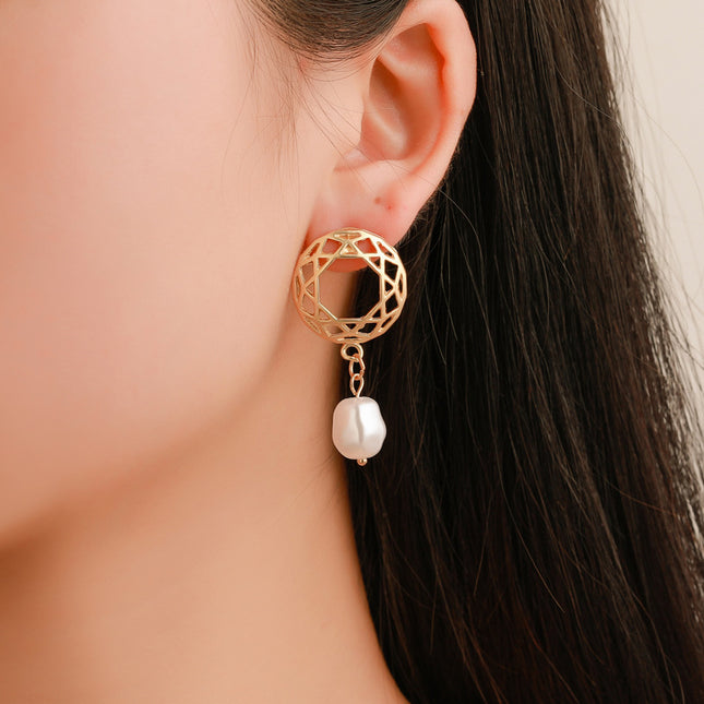 Wholesale Fashion Round Mesh Hollow Pearl Ladies Stud Earrings