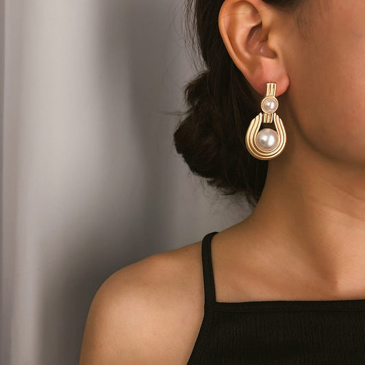 Wholesale  Geometric Round Stud Sweet Pearl Earrings