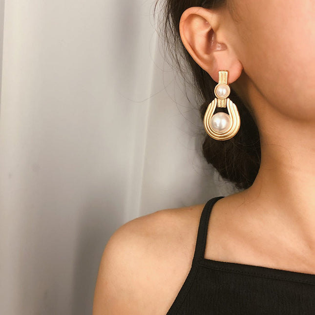 Wholesale  Geometric Round Stud Sweet Pearl Earrings