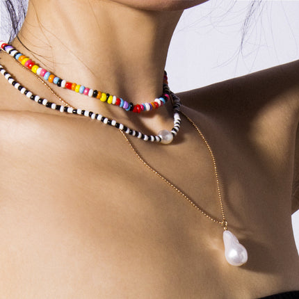 Perlenkette aus gemischtfarbigen Reisperlen in Quastenform