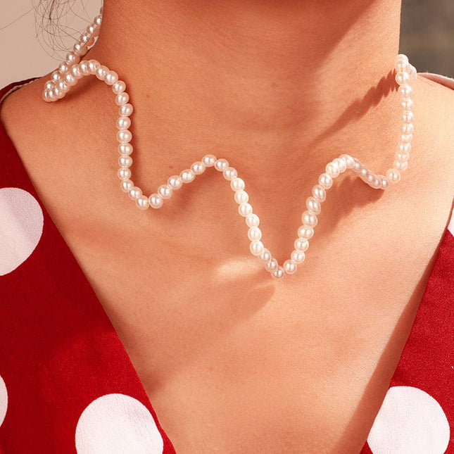 Collar de perlas de agua dulce con cadena de clavícula libremente flexible y ondulada