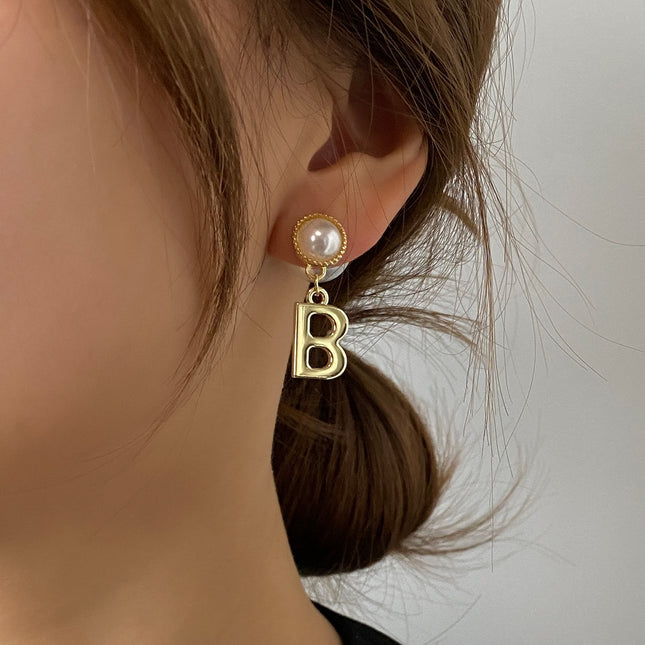 Wholesale B Letter Earrings Women Pearl Stud Earrings Vintage Earrings