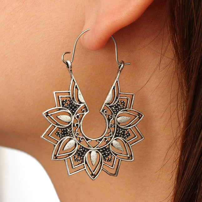 Vintage Hollow Flower Metal Alloy Geometric Earrings