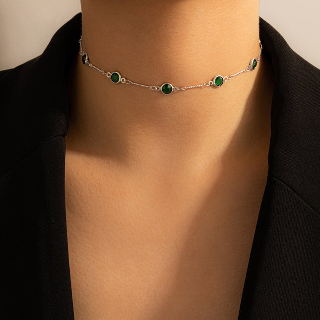Cadena de clavícula de collar corto de una sola capa para mujer con diamantes de imitación verdes
