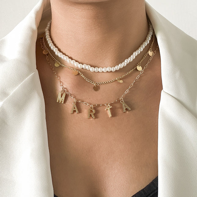 Gargantilla de perlas de imitación de collar de lentejuelas de alfabeto de Metal Simple al por mayor