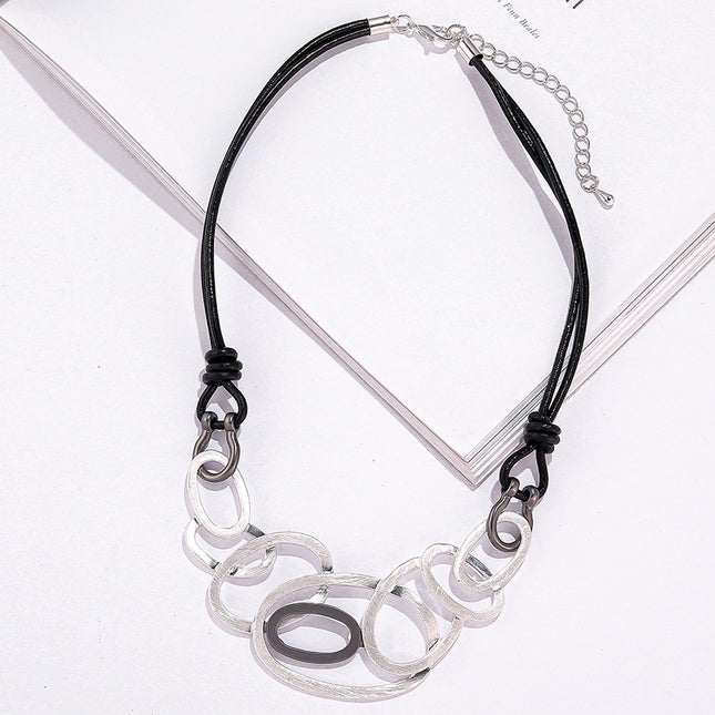 Elegante Retro-Halskette aus ovalem geometrischem Metall