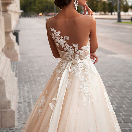 Wholesale Bride's Waist Slimming Lace Large Size Trailing Wedding Dress