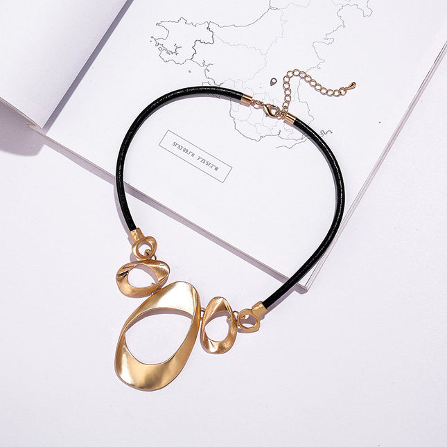 Einfache Halskette aus ovalem, geometrischem Metall, glänzendes Design