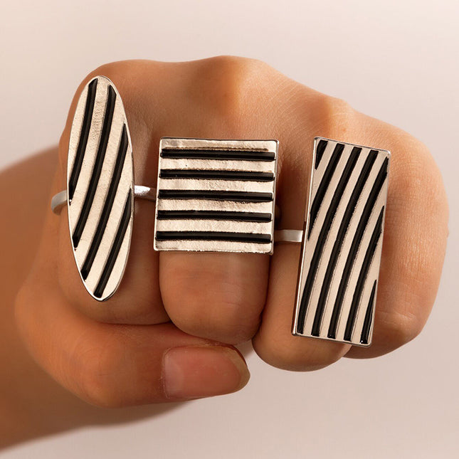 Oil Drop Stripe Ring Set aus drei geometrischen quadratischen Ringen