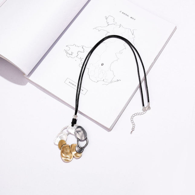 Wholesale Women's Shiny Oval Geometric Metal Hollow Minimalist Necklace