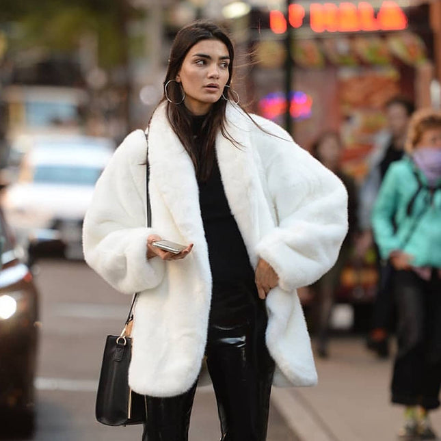 Wholesale Women's Winter White Fashion Faux Fur Coat