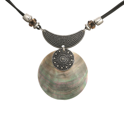 Wholesale Women's Fashion Round Geometric Metal Pendant Short Necklace