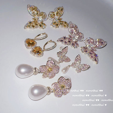 Pendientes de perla con corazón de circón chapado en oro de 18 quilates con mariposa rosa rosa