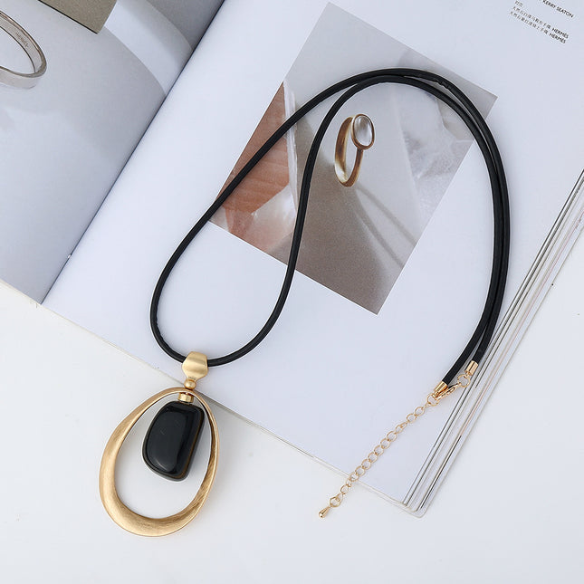 Wholesale Women's Fashion Simple Oval Geometric Metal Long Necklace