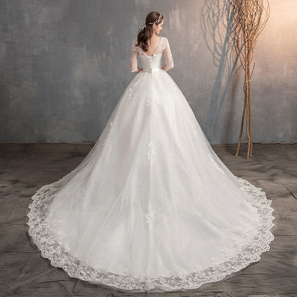 Großes, langärmliges Hochzeitskleid aus Spitze mit hoher Taille