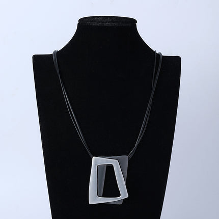 Venta al por mayor de collar largo de moda de metal geométrico multicapa