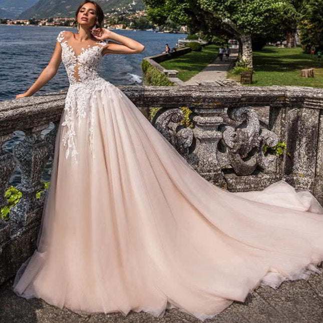 Braut ein schulterlanges Luxus-Hochzeitskleid