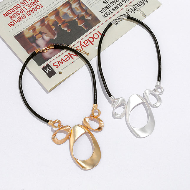 Wholesale Women's Simple Oval Geometric Metal Shiny Necklace