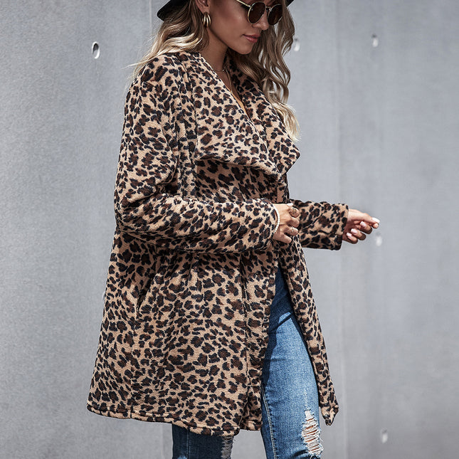 Mittellanger Mantel aus Kunstpelz mit Leopardenmuster für Damen in Übergröße