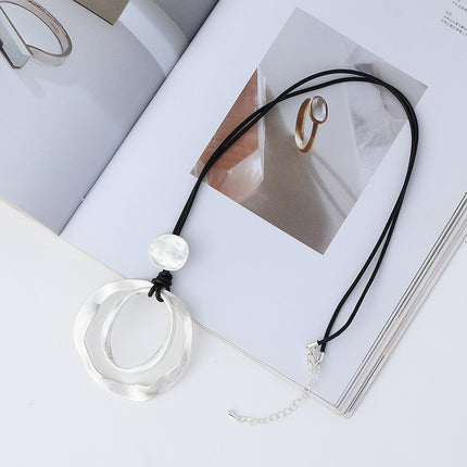Wholesale Women's Irregular Twisted Oval Geometric Metal Necklace