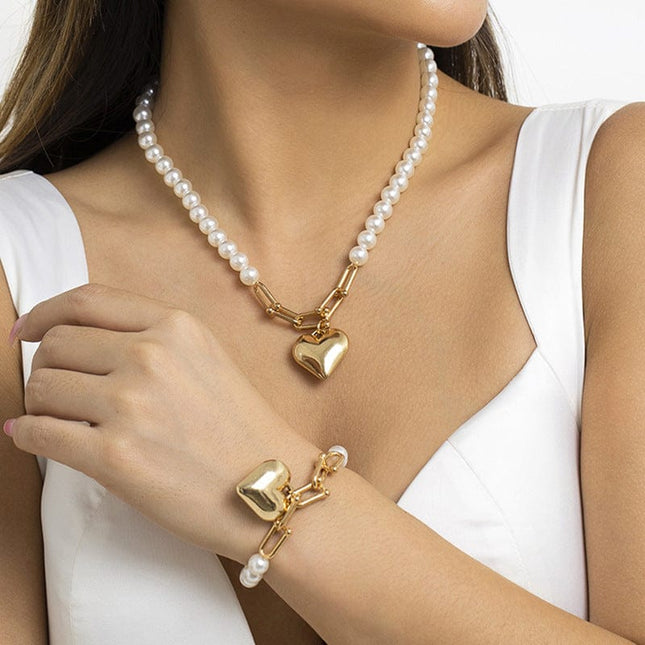 U Shape Buckle Heart Pendant Necklace Pearl Clavicle Necklace