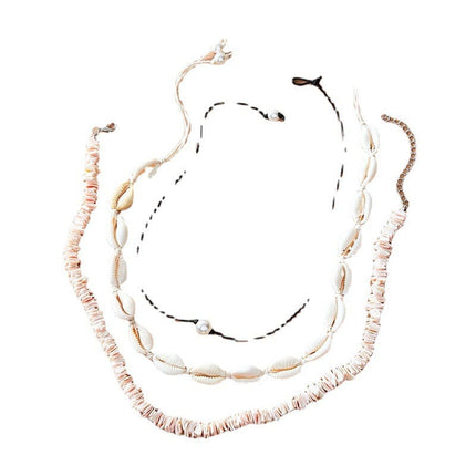 Geflochtene Drei-Lagen-Halskette mit weißen Muschelperlen