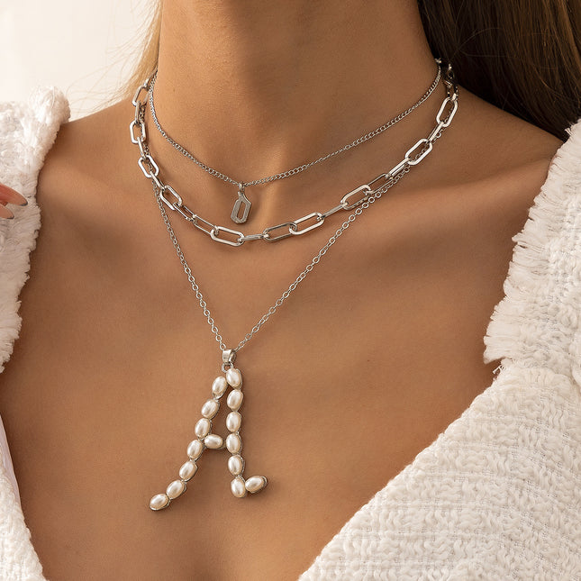 Collar de perlas con cadena de clavícula para mujer con incrustaciones de letras simples