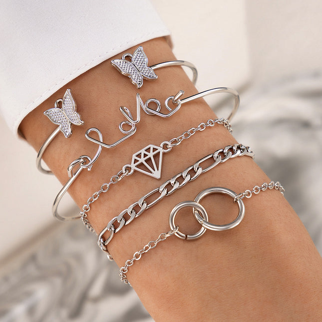 Conjunto de pulsera abierta con cadena y letra de anillo recortado de diamantes de mariposa