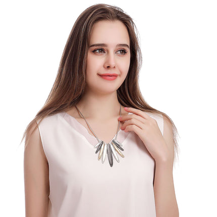 Wholesale Women's Fashion Simple Oval Geometric Metal Necklace