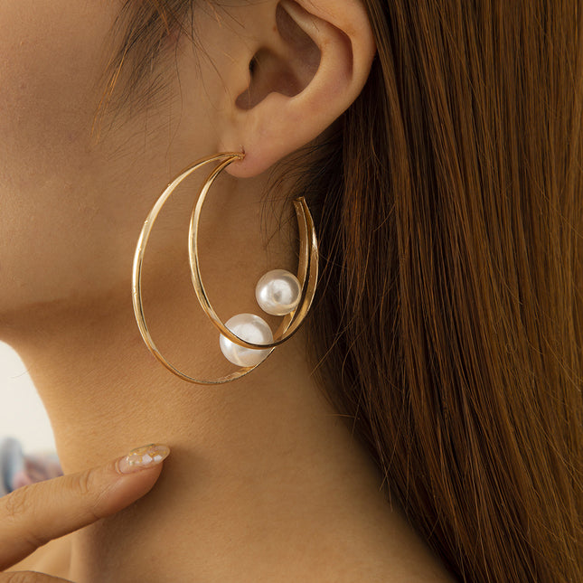 Geometrische Ohrringe in doppelter C-Form Einfache Perlen-Ohrstecker