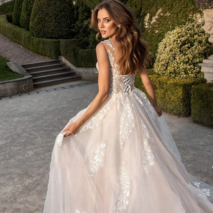 Wholesale Bridal V-neck Small Trailing Slim Sleeveless Light Wedding Dress