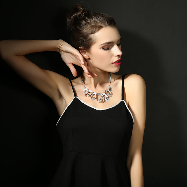 Wholesale Women's Exaggerated Geometric Vintage Alloy Clavicle Chain Necklace