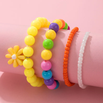 Vierteiliges Armband-Set mit kleinen Gänseblümchen-Perlen für Kinder in Bonbonfarbe
