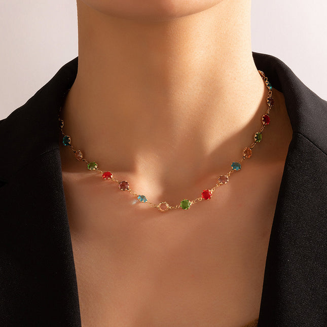 Cadena de clavícula de collar corto de una sola capa de diamantes de imitación de color simple