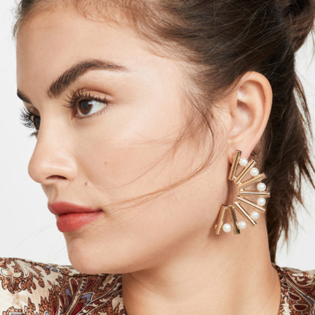 Überbackene Perlen-Blumen-halbrunde einfache Ohrringe