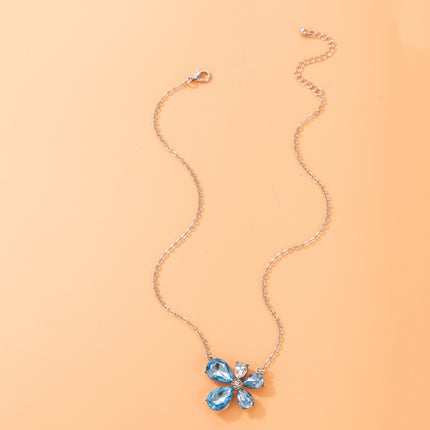 Collar de cadena de clavícula de una sola capa con colgante de flor de diamantes de imitación coloridos