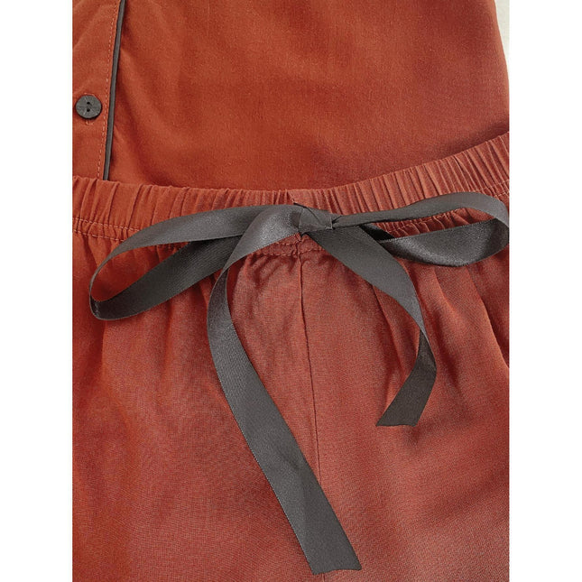 Conjunto de pijama con pantalones cortos y cárdigan de solapa de manga corta de color liso