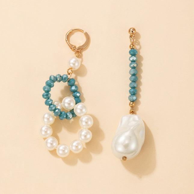 Pendientes largos de perlas asimétricas de moda con cuentas de acrílico de color contrastante