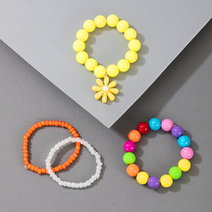 Vierteiliges Armband-Set mit kleinen Gänseblümchen-Perlen für Kinder in Bonbonfarbe
