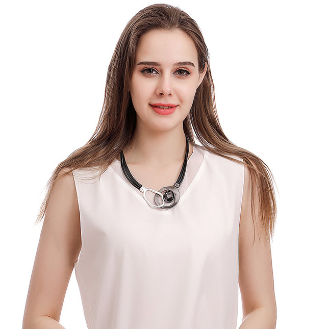 Wholesale Women's Contrasting Matte Exaggerated Cropped Necklace