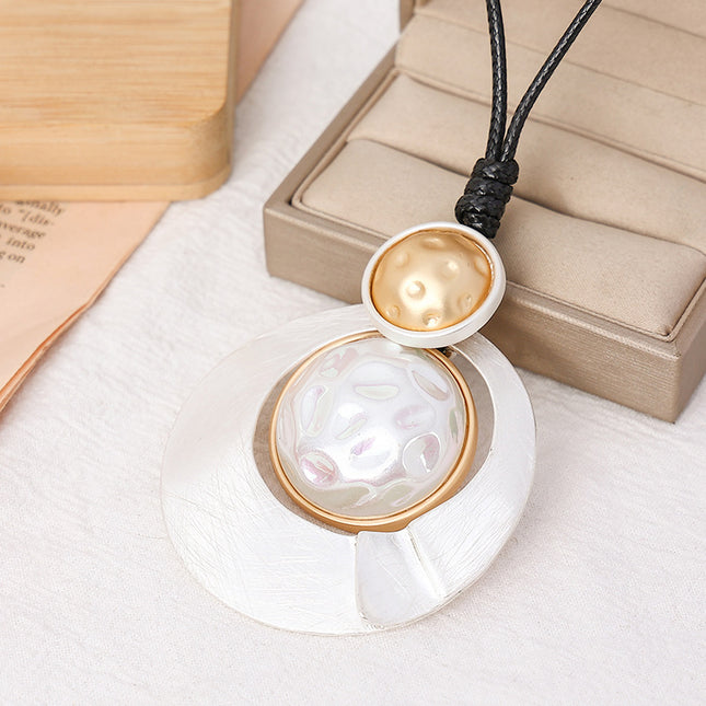 Wholesale Women's Geometric Metal Resin Round Pendant Exaggerated Necklace