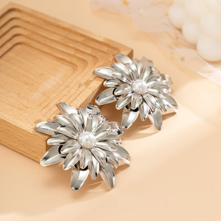 Gänseblümchen-Blume Dreidimensionale Nachahmungsperlen-Metallohrstecker